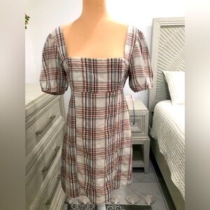 Eyeshadow Cream and Brown Puff Sleeve Sundress